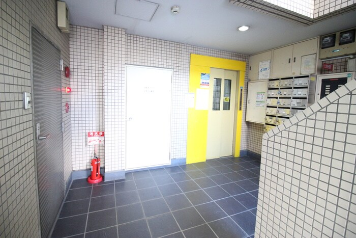 物件外観写真4　(エントランス部分)