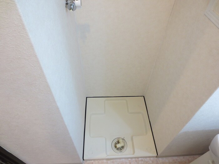 物件内観写真11　(洗濯機置場)