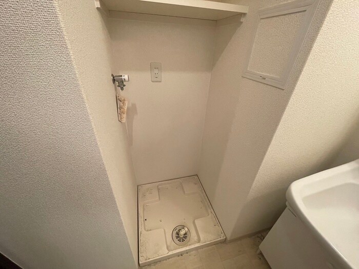 物件内観写真15　(洗濯機置場)