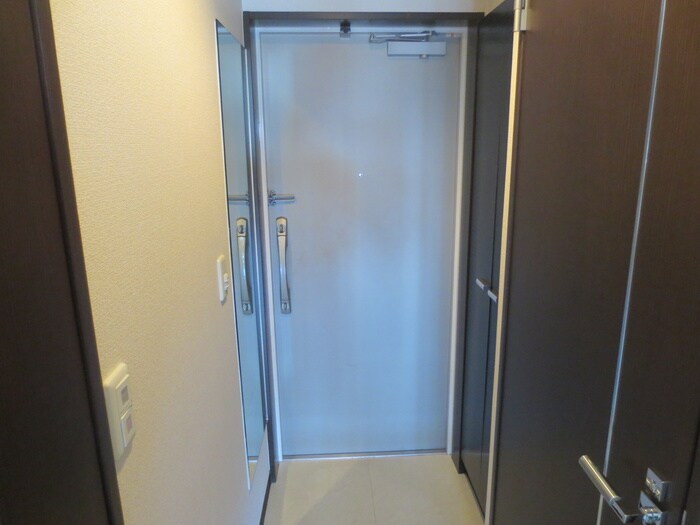 物件内観写真16　(玄関)