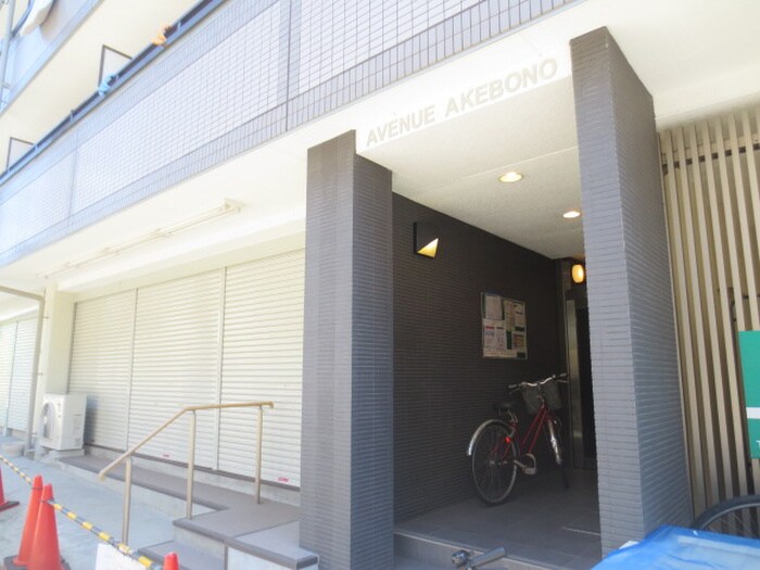 物件外観写真3　(エントランス部分)