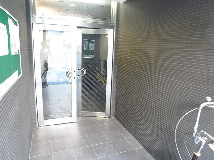 物件外観写真6　(エントランス部分)
