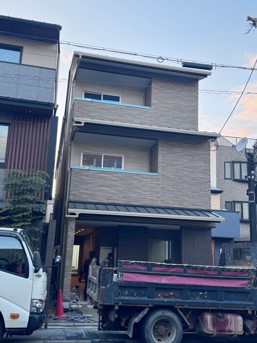 物件外観写真1　(建築中)