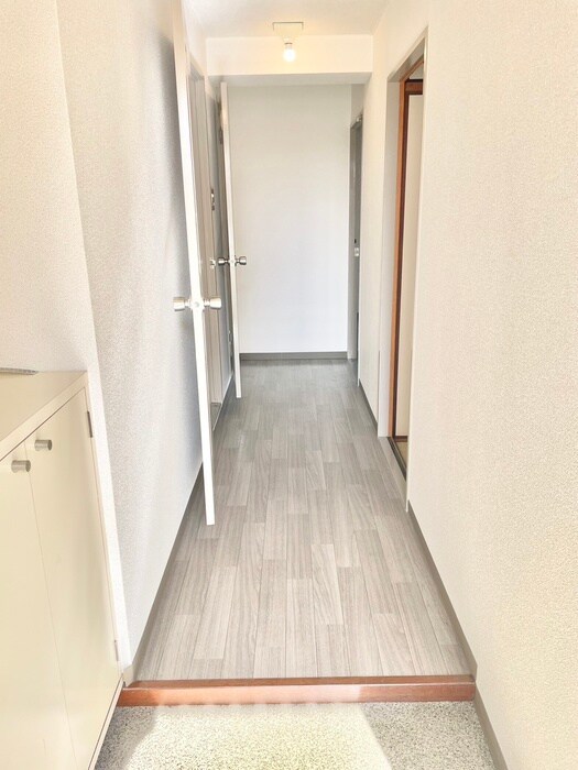 物件内観写真7　(玄関)
