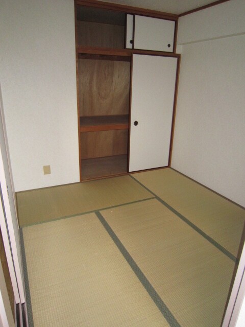 物件内観写真10　(収納)