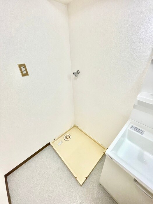 物件内観写真13　(洗濯機置場)