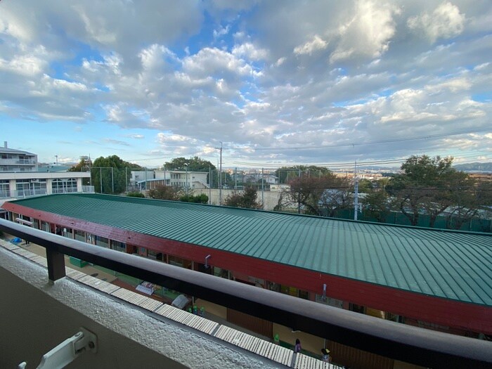 物件内観写真16　(室内からの展望)