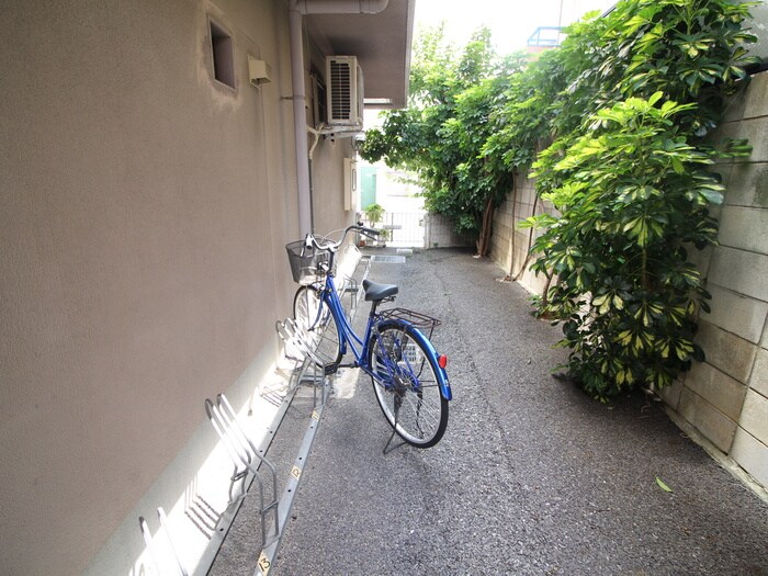 物件外観写真4　(駐輪場)