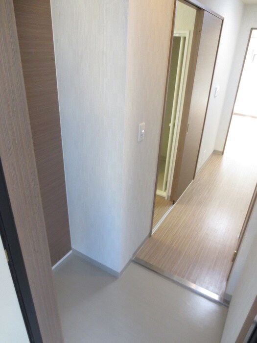 物件内観写真12　(玄関)