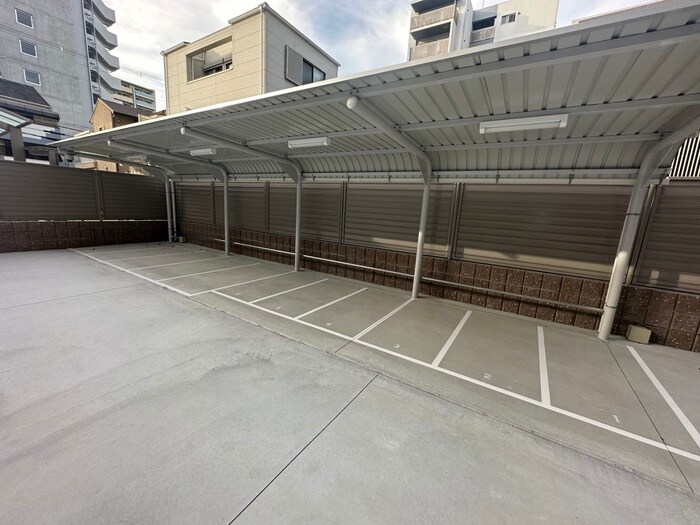 物件外観写真6　(バイク置き場)