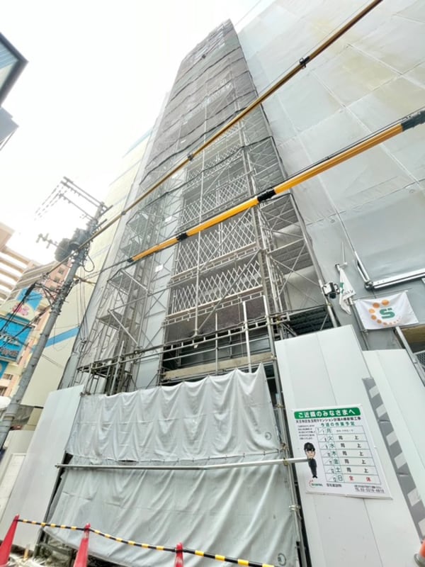 建築中