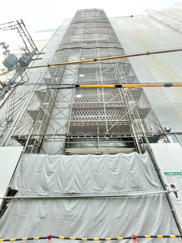 建築中