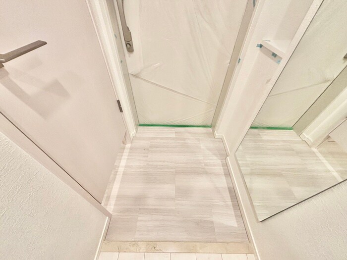 物件内観写真4　(玄関)
