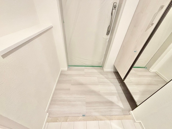 物件内観写真11　(玄関)