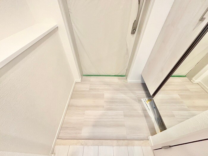 物件内観写真15　(玄関)