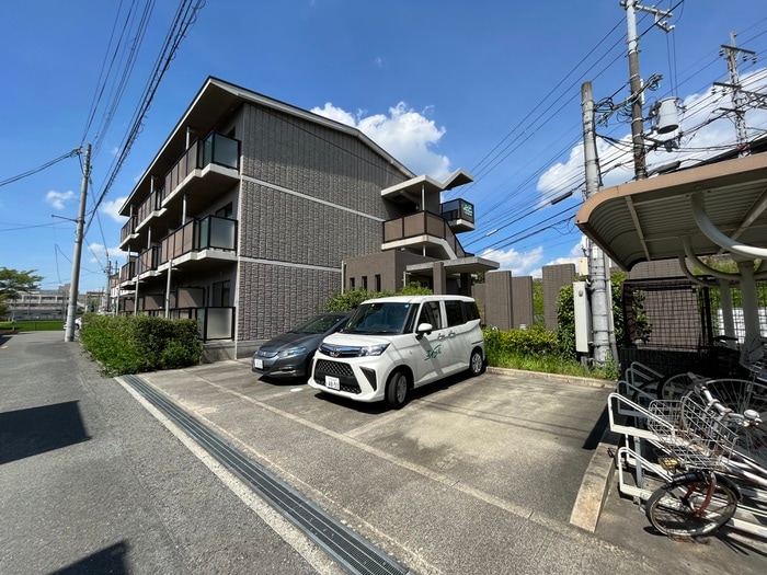 物件外観写真6　(駐車場)