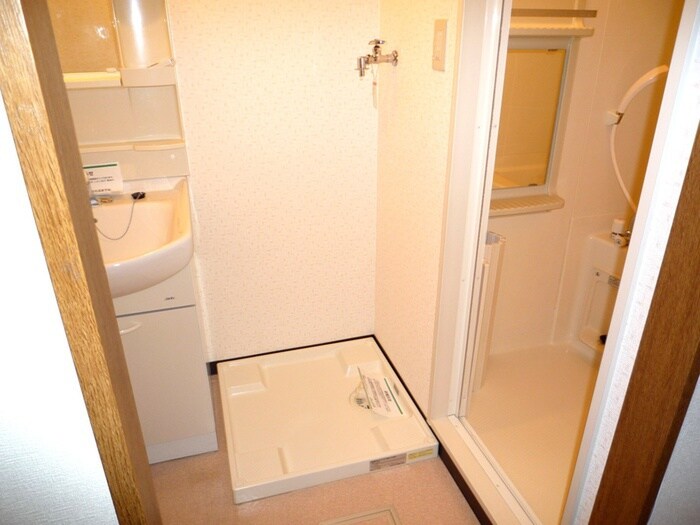 物件内観写真12　(洗濯機置場)