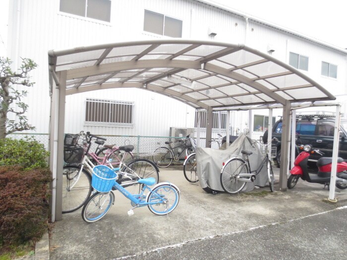 物件外観写真3　(駐輪場)