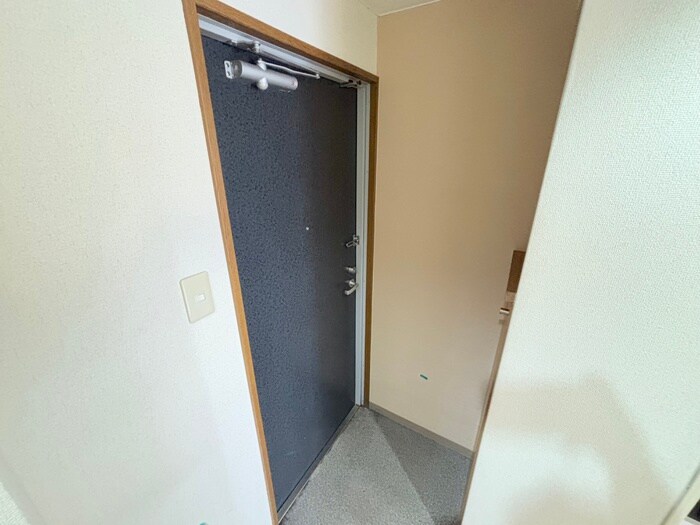 物件内観写真13　(玄関)