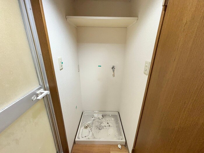 物件内観写真17　(洗濯機置場)