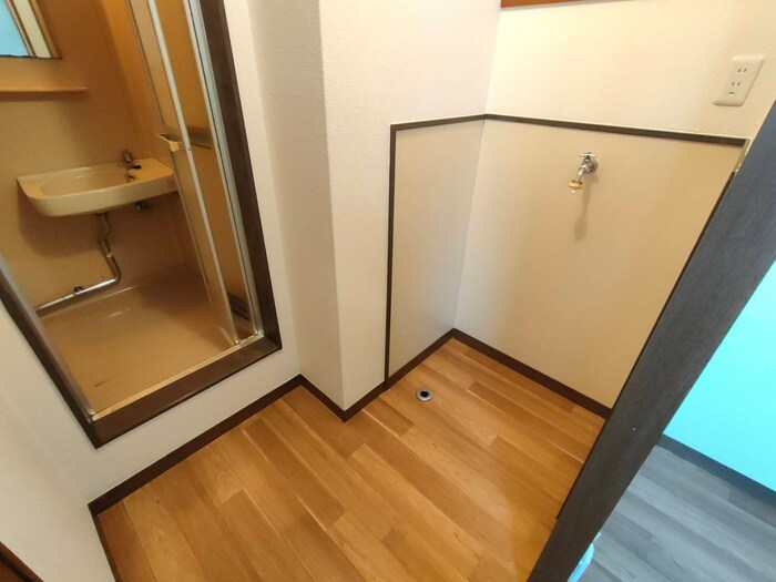 物件内観写真15　(洗濯機置場)