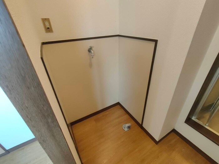 物件内観写真17　(洗濯機置場)