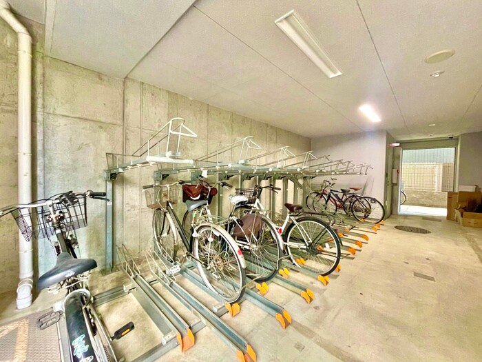 物件外観写真4　(駐輪場)