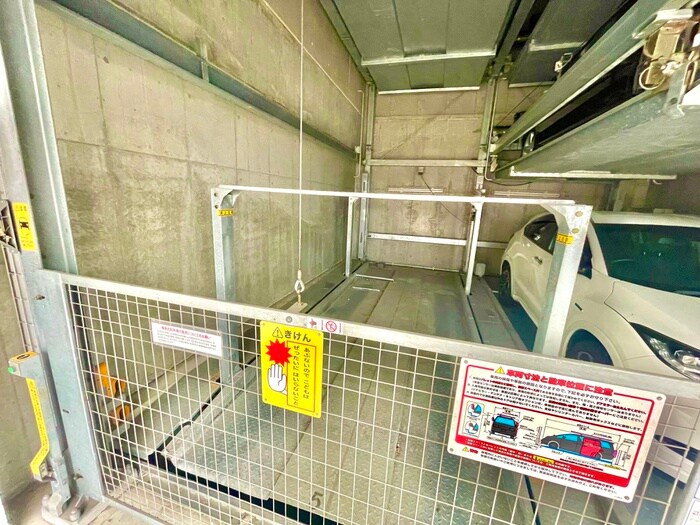 物件外観写真6　(駐車場)