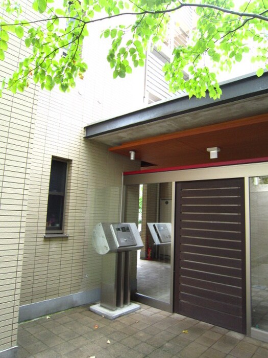 物件外観写真5　(エントランス部分)