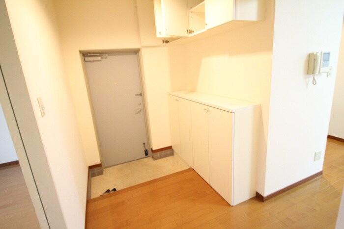 物件内観写真16　(玄関)