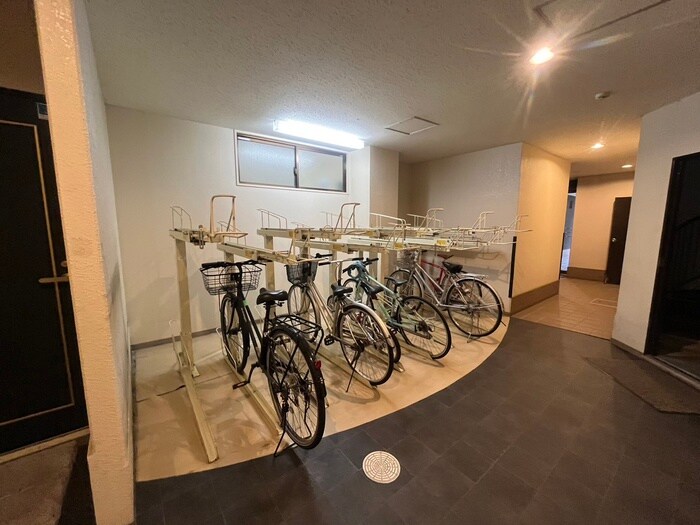 物件外観写真2　(駐輪場)