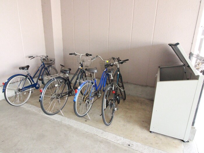 物件外観写真3　(駐輪場)