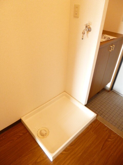 物件内観写真12　(洗濯機置場)