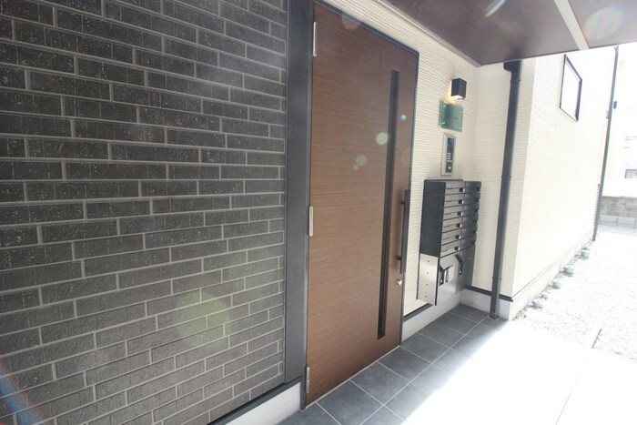 物件外観写真5　(エントランス部分)