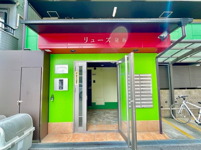 物件外観写真2　(エントランス部分)