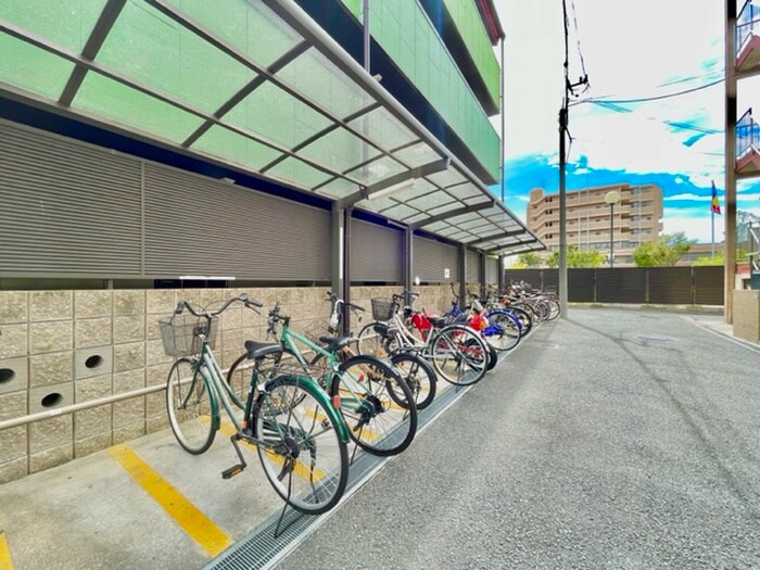物件外観写真3　(駐輪場)