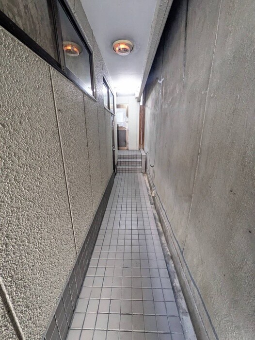 物件外観写真4　(エントランス部分)