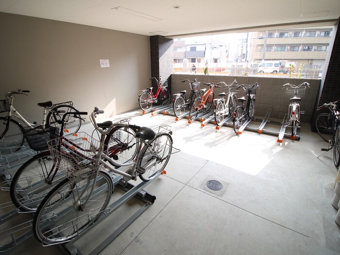 物件外観写真4　(駐輪場)