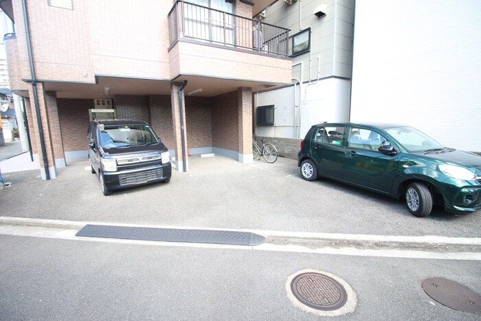 物件外観写真6　(駐車場)