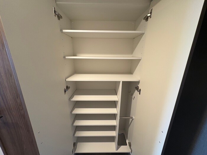 物件内観写真8　(靴箱)