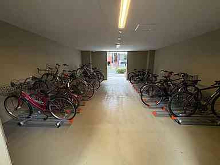 物件外観写真4　(駐輪場)