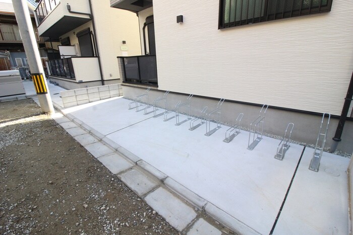 物件外観写真5　(駐輪場)