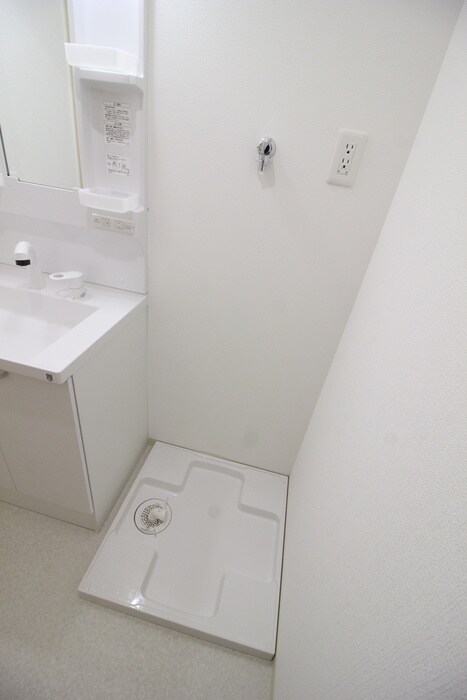 物件内観写真16　(洗濯機置場)