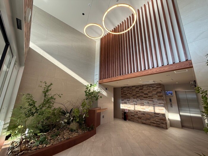 物件外観写真2　(エントランス部分)