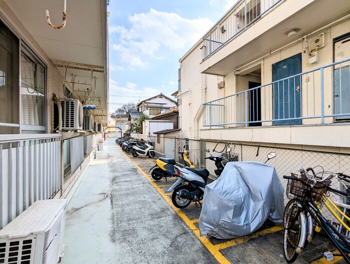 物件外観写真4　(駐輪場)