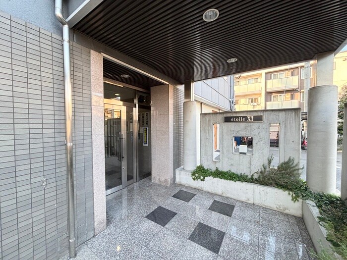 物件外観写真4　(エントランス部分)