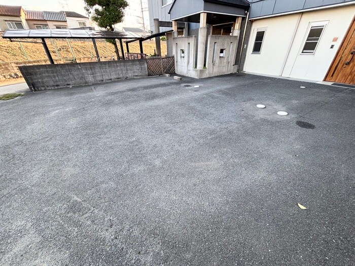 物件外観写真5　(駐車場)