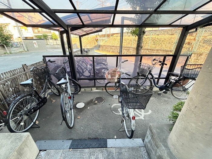 物件外観写真6　(駐輪場)