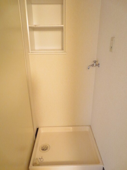 物件内観写真16　(洗濯機置場)