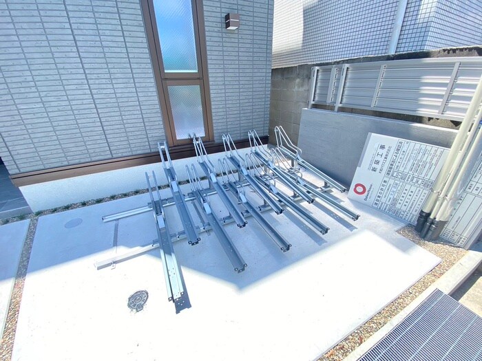 物件外観写真5　(駐輪場)